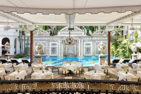 The Villa Casa Casuarina Отели рядом с достопримечательностью «Art Center - Richard Shack Gallery»