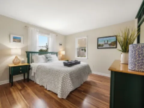 Oceanfront home on Private Beach! โรงแรมในSandwich