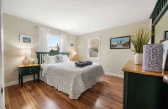 Oceanfront home on Private Beach! 桑威奇酒店