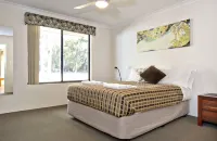 Margaret River Hideaway & Farmstay - جاكوزي