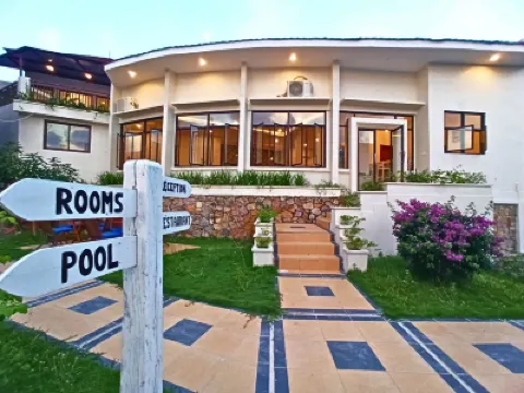 The Happinezz Hills Karimunjawa Hotel dekat Karimunjawa Square