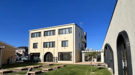 Luana Hasunuma Hotel&Cafe Отели рядом с достопримечательностью «Сирахата»