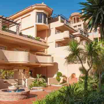 Aloha Hill Club Hotel Exterior