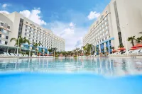 Universal’s Endless Summer Resort – Surfside Inn and Suites - Pools