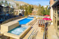 Sitzmark Vail - Pools