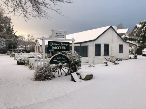Settlers Cottage Motel Hotels in Gibbston