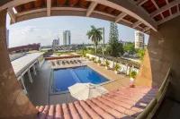 Da Vinci Hotel & Conventions - Pools