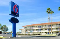 Motel 6 Twentynine Palms, CA - 2-Star