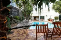 Secret Garden Guesthouse - สระว่ายน้ำแบบอินฟินิตี้