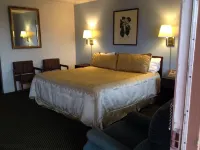 Village Inn Salina Hotel di 