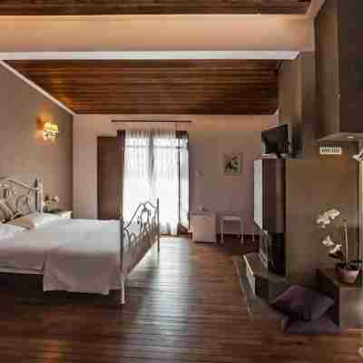 Polys Guest House Rooms