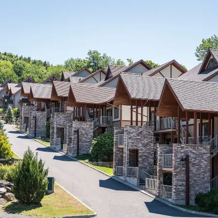 Condos Château-Bromont Отели в г. Бромон