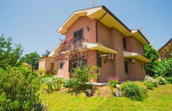 瑞娜羅薩住宿加早餐旅館