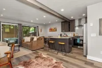 Quaint 2-Bedroom Condo, Short Walk to Downtown Ketchum, Near River Run Ski Lodge Hotels in Ketchum