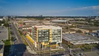Bright Suites Finch West by GLOBALSTAY Отели рядом с достопримечательностью «Founders Assembly Hall»