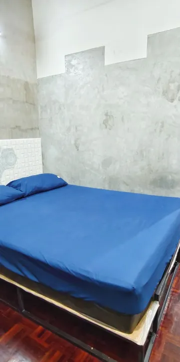 ห้องมาตรฐานพร้อมเครื่องปรับอากาศและระเบียง