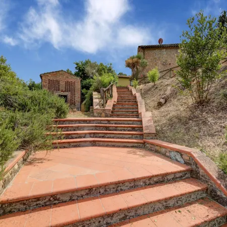 Varna Charm Tuscan Getaway