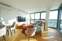 Condo Exceptional 3Br Hotels in Box Hill