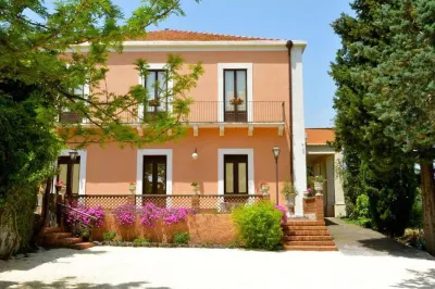 Villa Bonaccorso Casale-Splendida Villa Immersa Nella Natura ai Piedi Dell Etna Hotels near Piazza Franco Battiato
