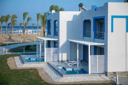 Casa Blue Resort Отели рядом с достопримечательностью «Bridge of Royal Tulip Beach Resort»