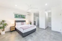Zenhouse Harmony Modern Home Near CDU Hospital - Hot Tub