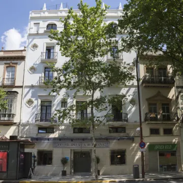 Petit Palace Puerta de Triana โรงแรมใกล้ตอร์เรเซบีญา