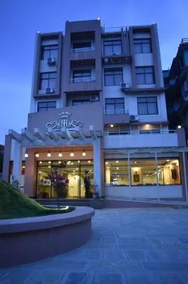 호텔 헤마 트리부반 국제공항 주변 호텔