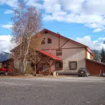 Alpine Meadows Lodge Hotel in zona Okanagan Regional Library Golden Branch