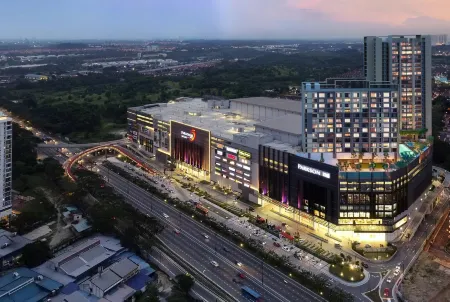 Paradigm Residence by Antlerzone Отели в г. Тебрау