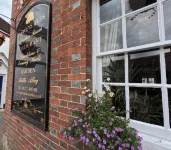 Royal Oak Retreat - Sleeps 6 Pub & Pet Friendly