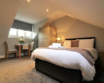Signature - Linden Cottage Room 3 Hotels near 5710
