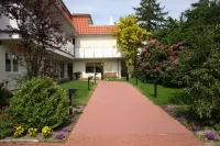 Hotel Petersen Hotels near Lidl