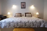 Les Oiseaux de Passage Hotels in Le Pont-Chretien-Chabenet