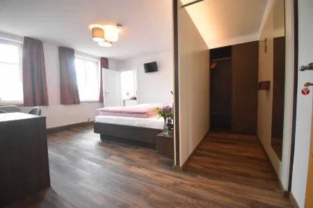 Gasthaus zum Hirschen Отели в г. Вайсенбург-Гунценхаузен