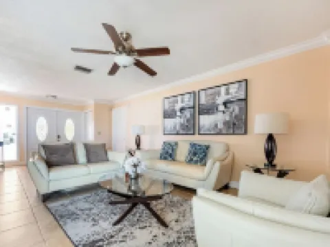 Sarasota 3Br | Pet-Friendly, Fenced Yard Hoteles en Whitfield