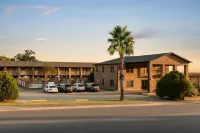 Super 8 by Wyndham Universal City Hotels in Converse