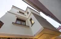 Moonlight Serenade Hotel a 
