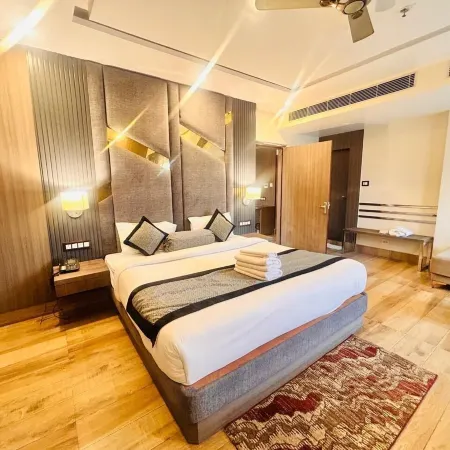 Hotel Holiday International