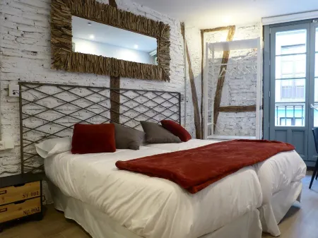 Pensión Lo Bilbao Отели рядом со станцией Музей Гуггенхайма в Бильбао