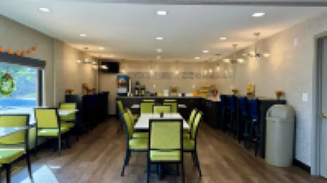 デイズ イン バイ ウィンダム クックビル