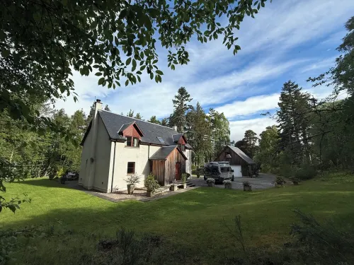 Luxurious House With Large Enclosed Woodland Garden In Cairngorm National Park