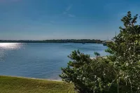The Bayview a Quaint 1 1 Balcony on the bay Hotels in Seminole