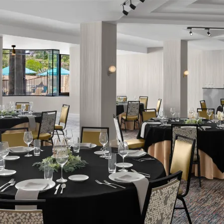 Embassy Suites by Hilton Phoenix Biltmore