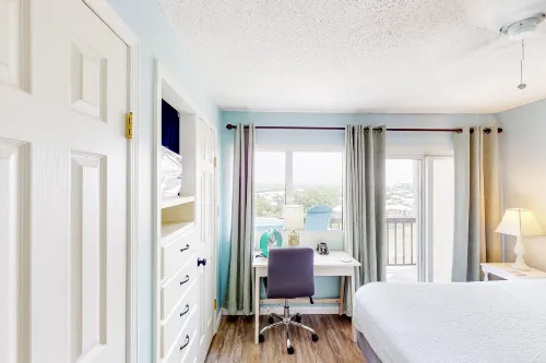 Pinnacle Port A-516 Hotels in Sunnyside