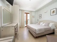 Hotel Gardenia Sorrento, Ascend Hotel Collection Отели рядом с достопримечательностью «Пляж Леонеллис»