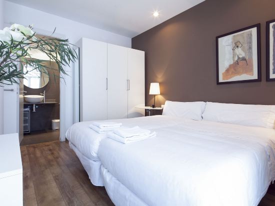 Inside Barcelona Apartments Sants