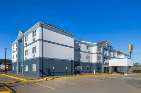 Comfort Inn Bettendorf - Quad Cities Отели в г. Давенпорт