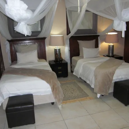 Shamba Lodge Отели в г. Китве
