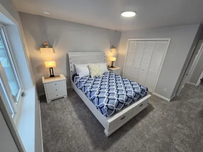 Alaska Charm 3-bedroom townhome with WiFi in brilliant Fairbanks のホテル