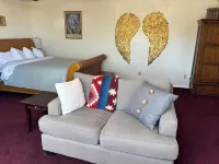 #5 Bright kitchenette apartment in scenic Torrey